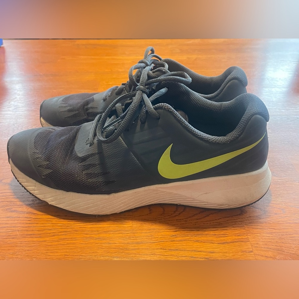 Nike Blue and Lime Star Runner Shoes